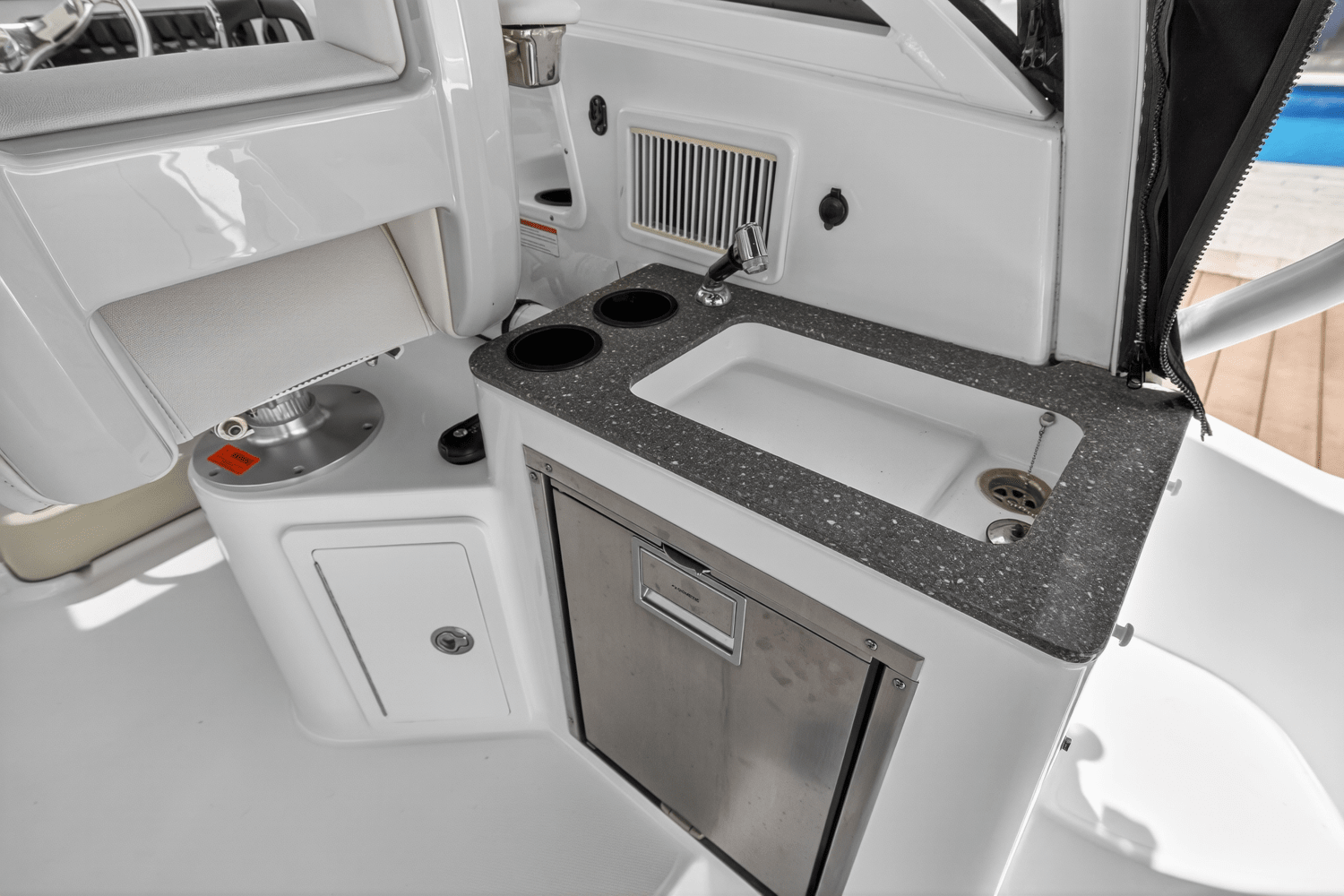 Slide: The Image of Boston Whaler 315 CONQUEST 2019 - 18