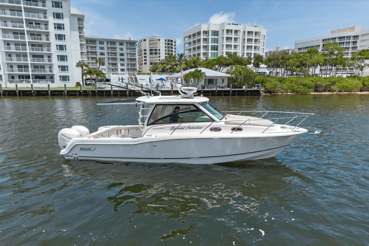 Slide: The Image of Boston Whaler 315 CONQUEST 2019 - 2