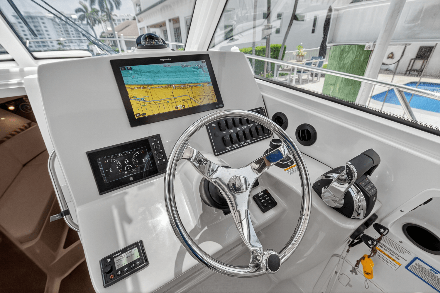 Slide: The Image of Boston Whaler 315 CONQUEST 2019 - 20