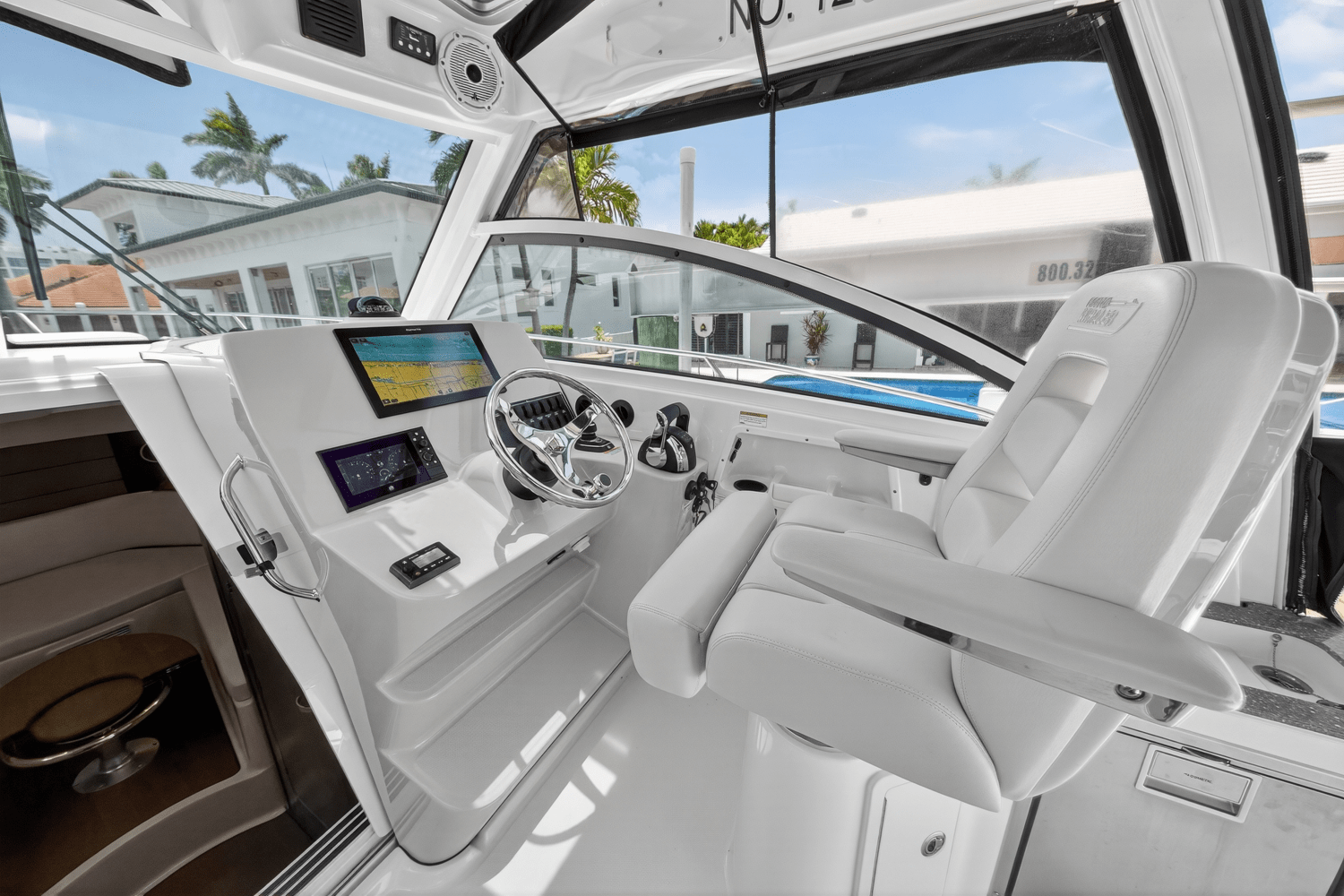 Slide: The Image of Boston Whaler 315 CONQUEST 2019 - 21