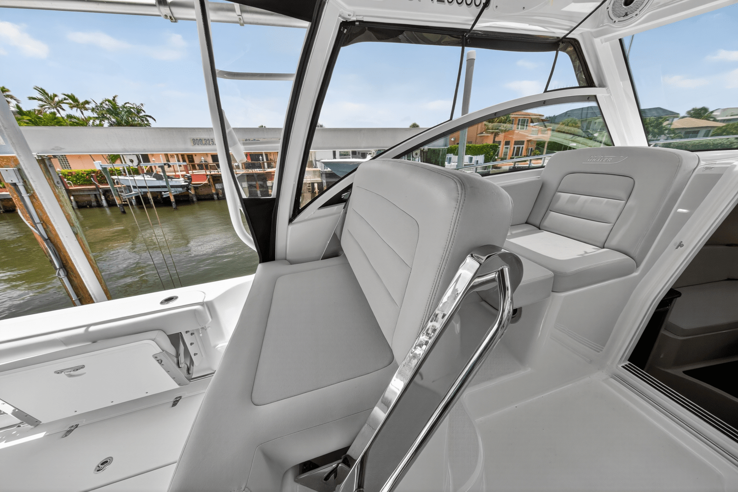 Slide: The Image of Boston Whaler 315 CONQUEST 2019 - 24