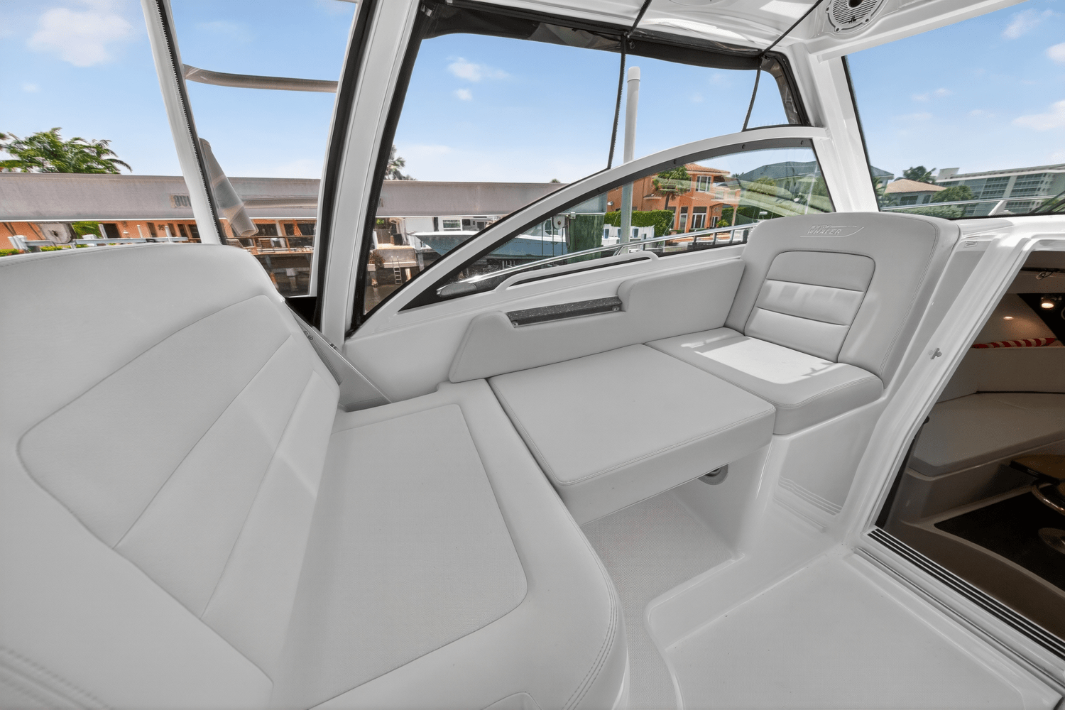 Slide: The Image of Boston Whaler 315 CONQUEST 2019 - 25