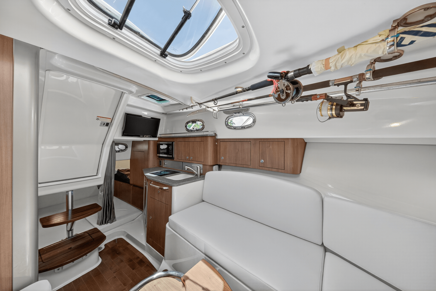 Slide: The Image of Boston Whaler 315 CONQUEST 2019 - 26