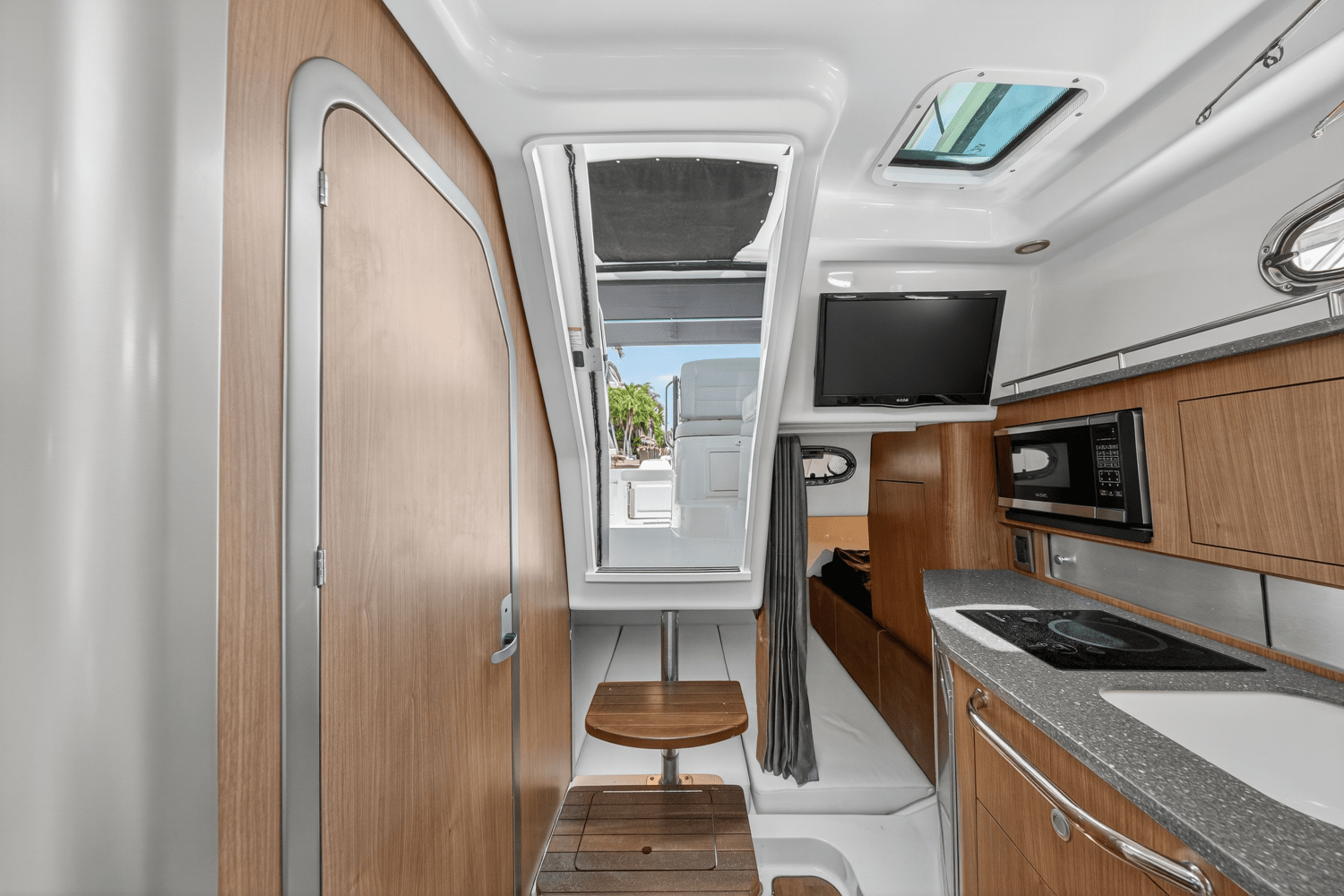 Slide: The Image of Boston Whaler 315 CONQUEST 2019 - 28