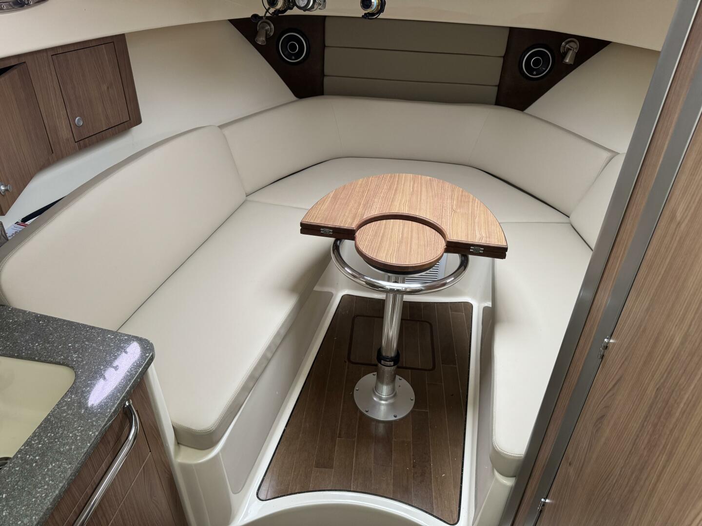 Slide: The Image of Boston Whaler 315 Conquest 2019 - 5349183
