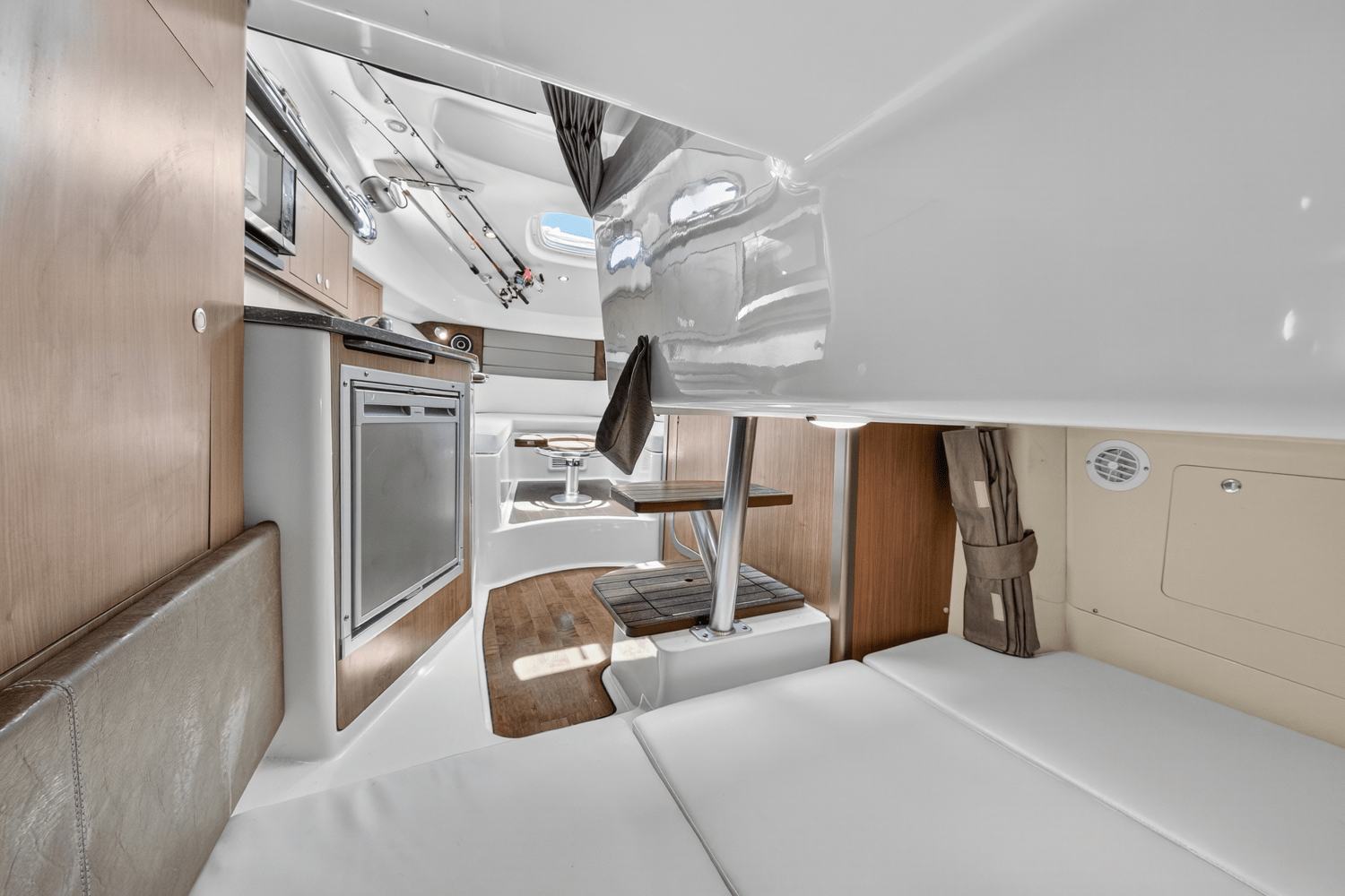 Slide: The Image of Boston Whaler 315 CONQUEST 2019 - 30