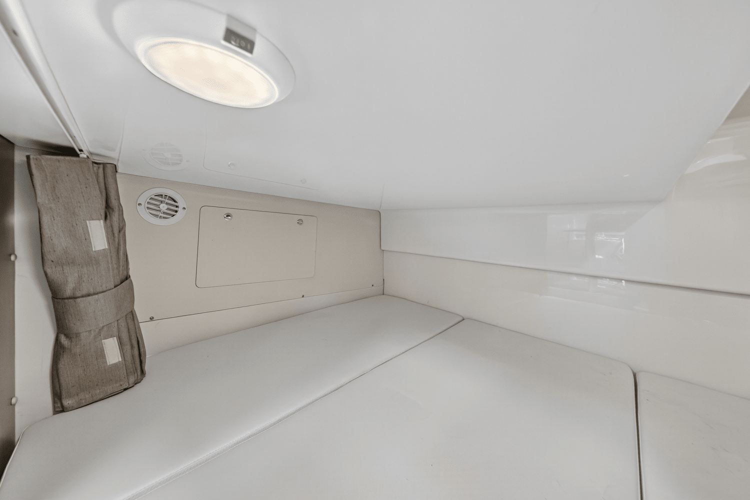 Slide: The Image of Boston Whaler 315 CONQUEST 2019 - 31