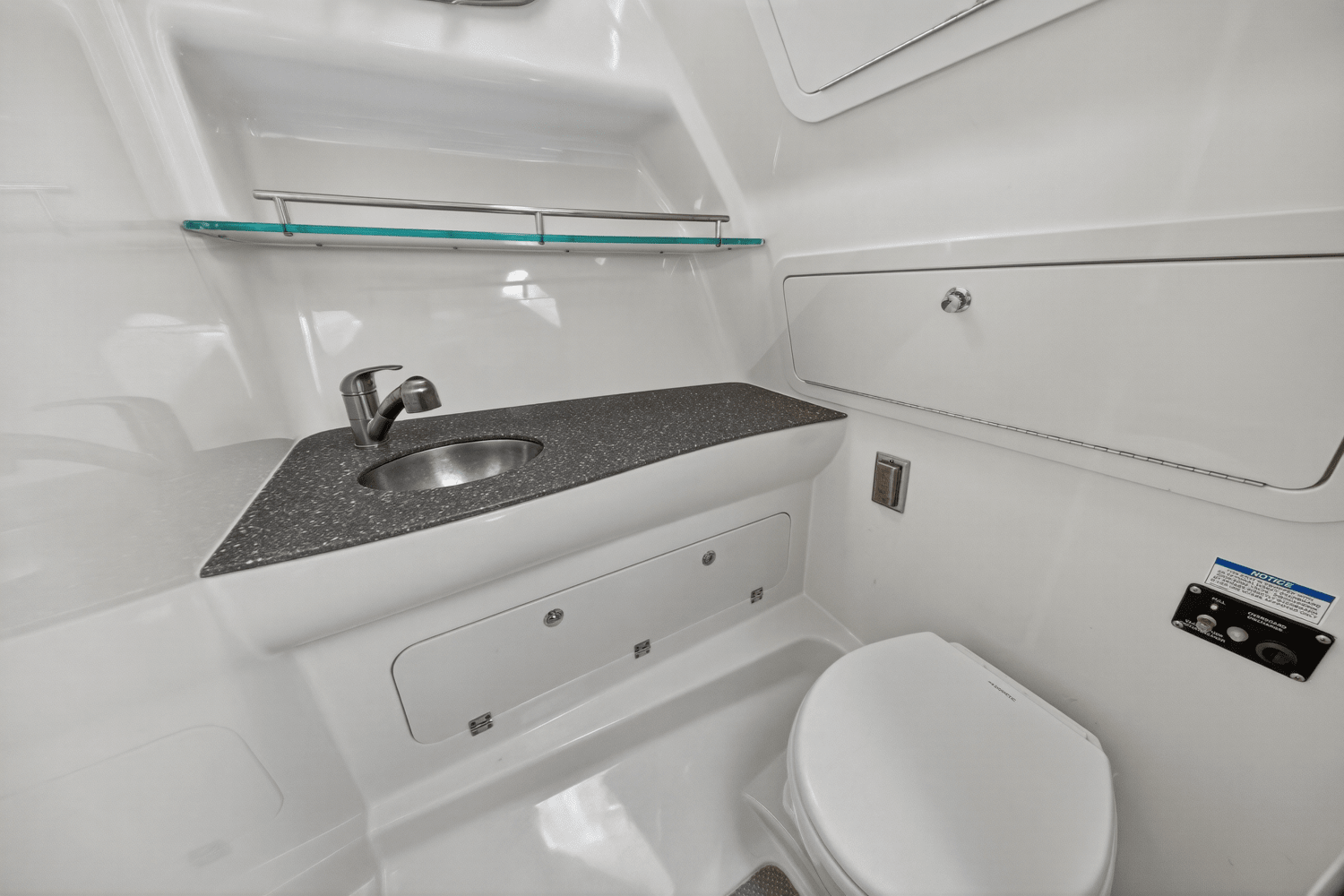 Slide: The Image of Boston Whaler 315 CONQUEST 2019 - 33