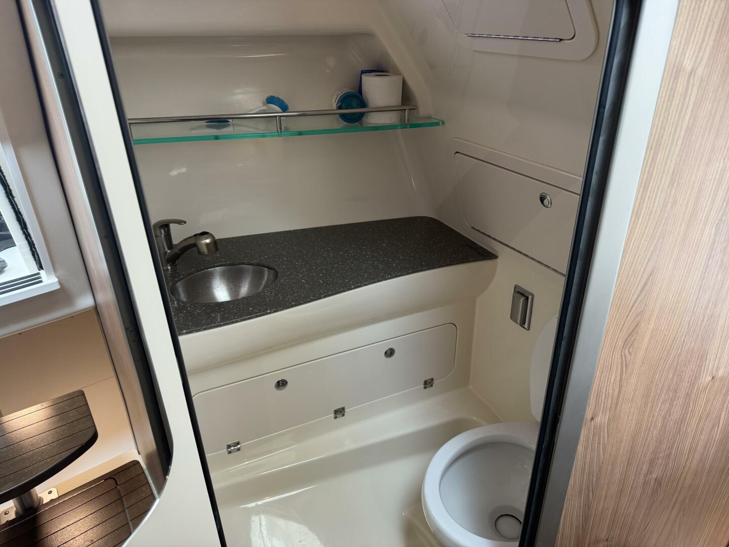 Slide: The Image of Boston Whaler 315 Conquest 2019 - 5349190
