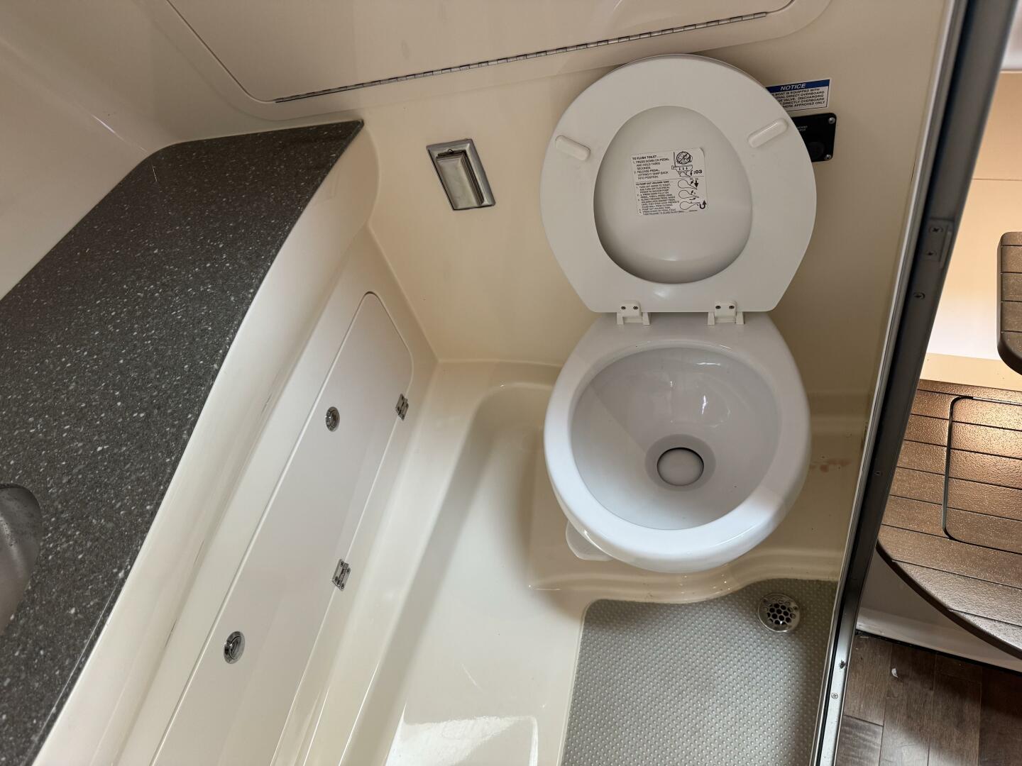 Slide: The Image of Boston Whaler 315 Conquest 2019 - 5349192