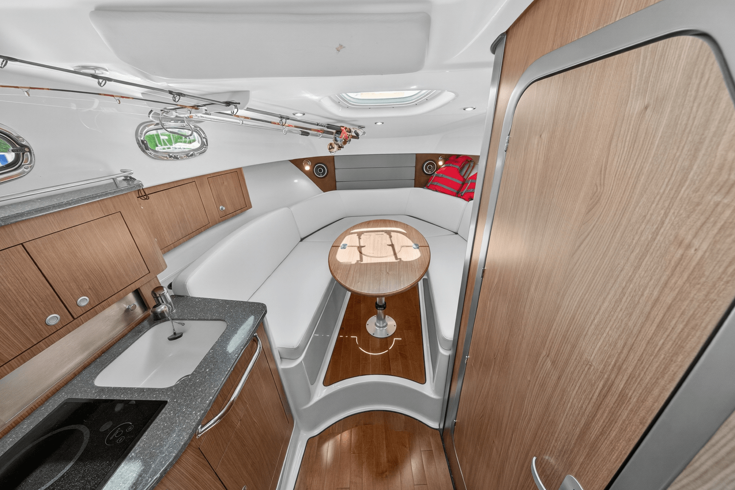 Slide: The Image of Boston Whaler 315 CONQUEST 2019 - 37