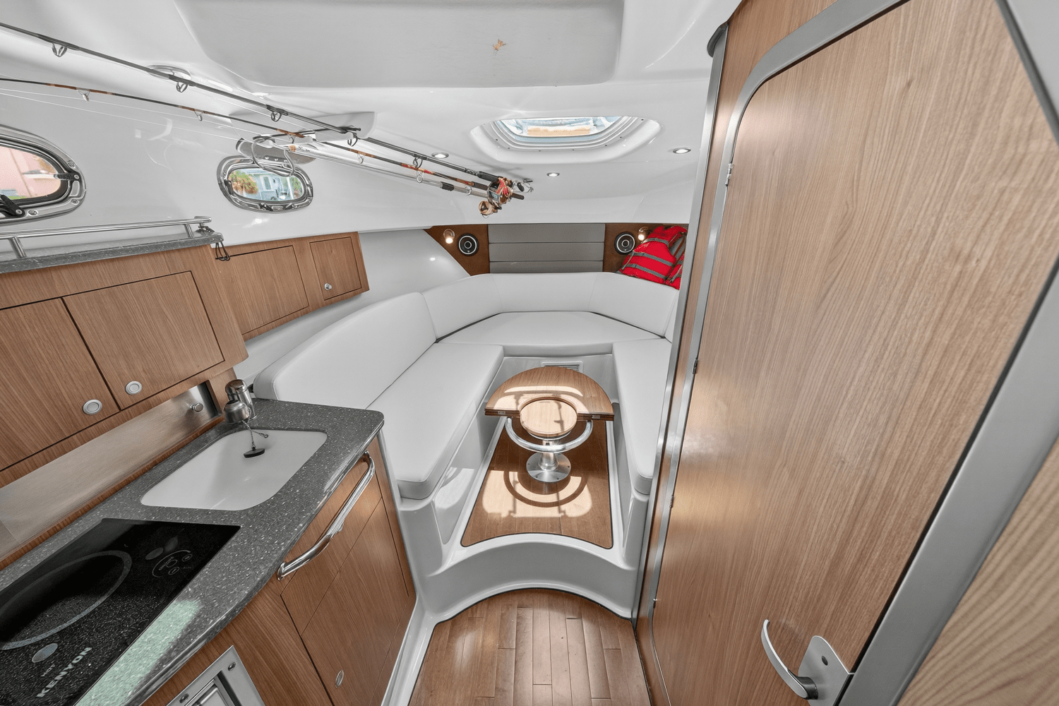 Slide: The Image of Boston Whaler 315 CONQUEST 2019 - 39