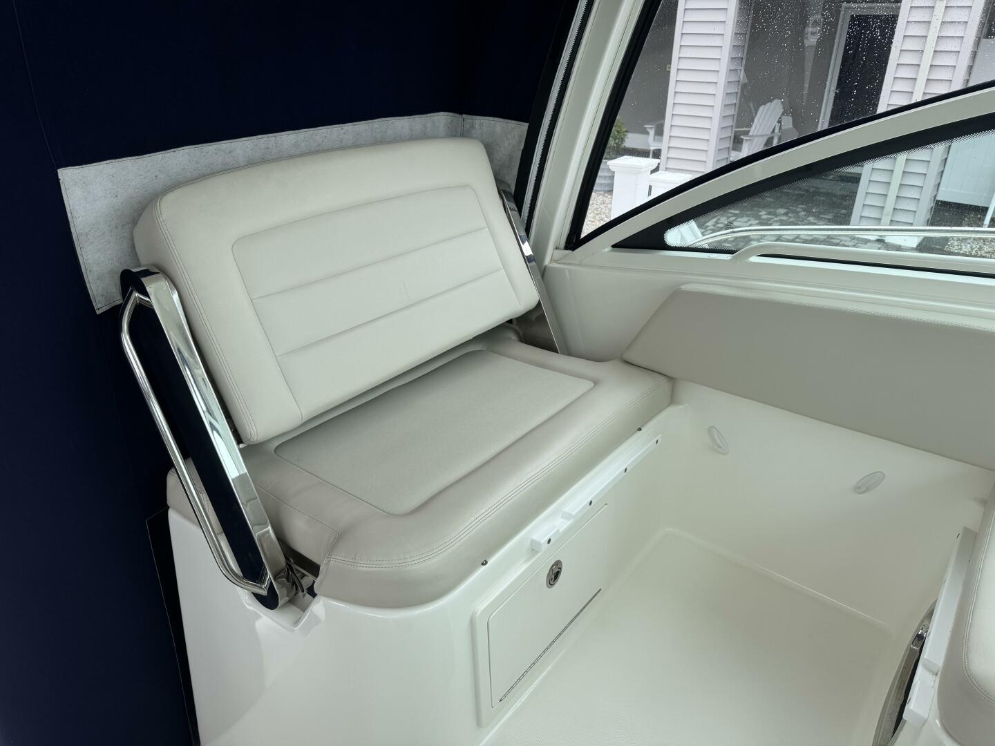 Slide: The Image of Boston Whaler 315 Conquest 2019 - 5349174