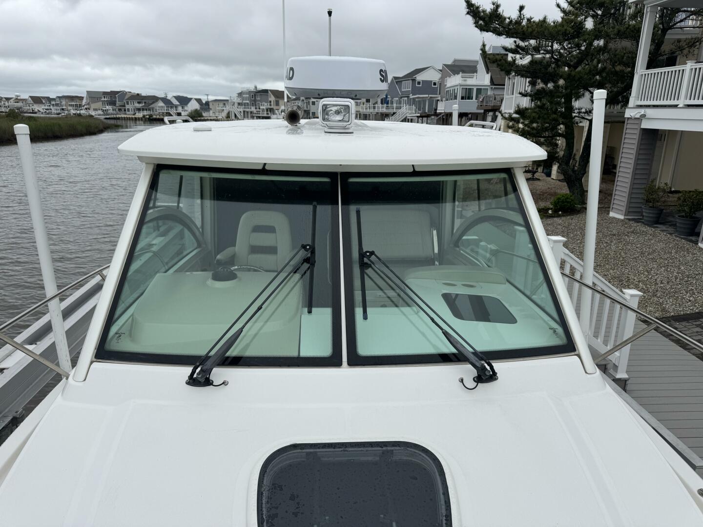 Slide: The Image of Boston Whaler 315 Conquest 2019 - 5349213