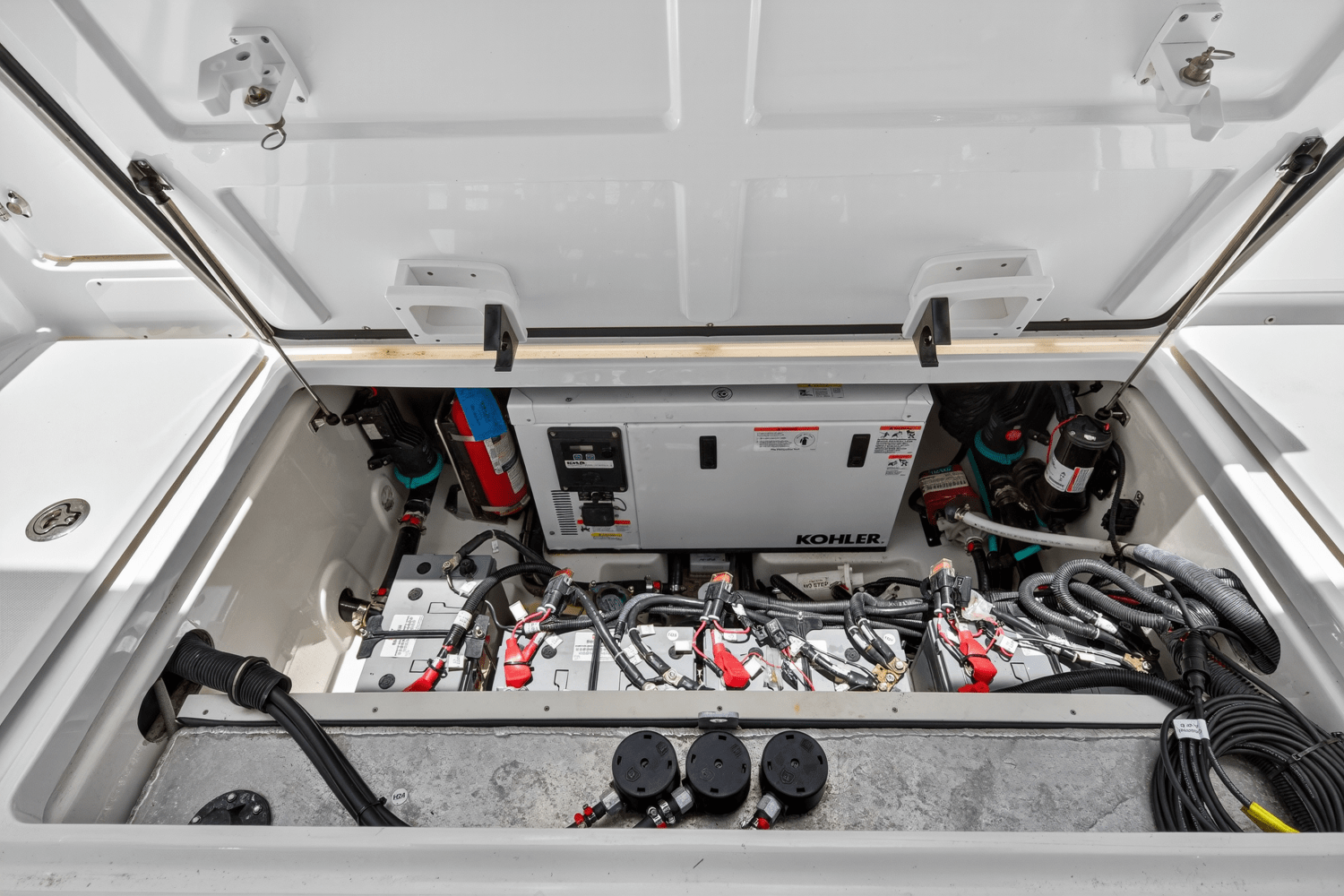 Slide: The Image of Boston Whaler 315 CONQUEST 2019 - 8