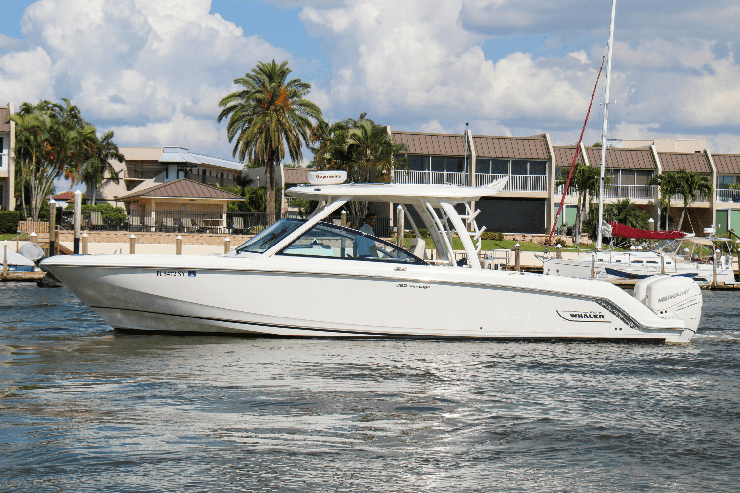 Slide: The Image of Boston Whaler 320 Vantage 2017 - 0