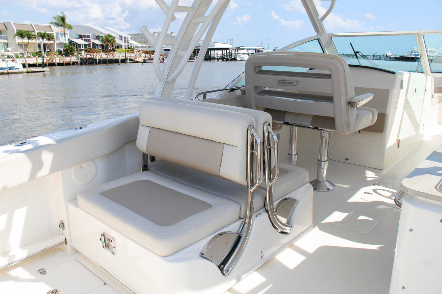 Slide: The Image of Boston Whaler 320 Vantage 2017 - 12