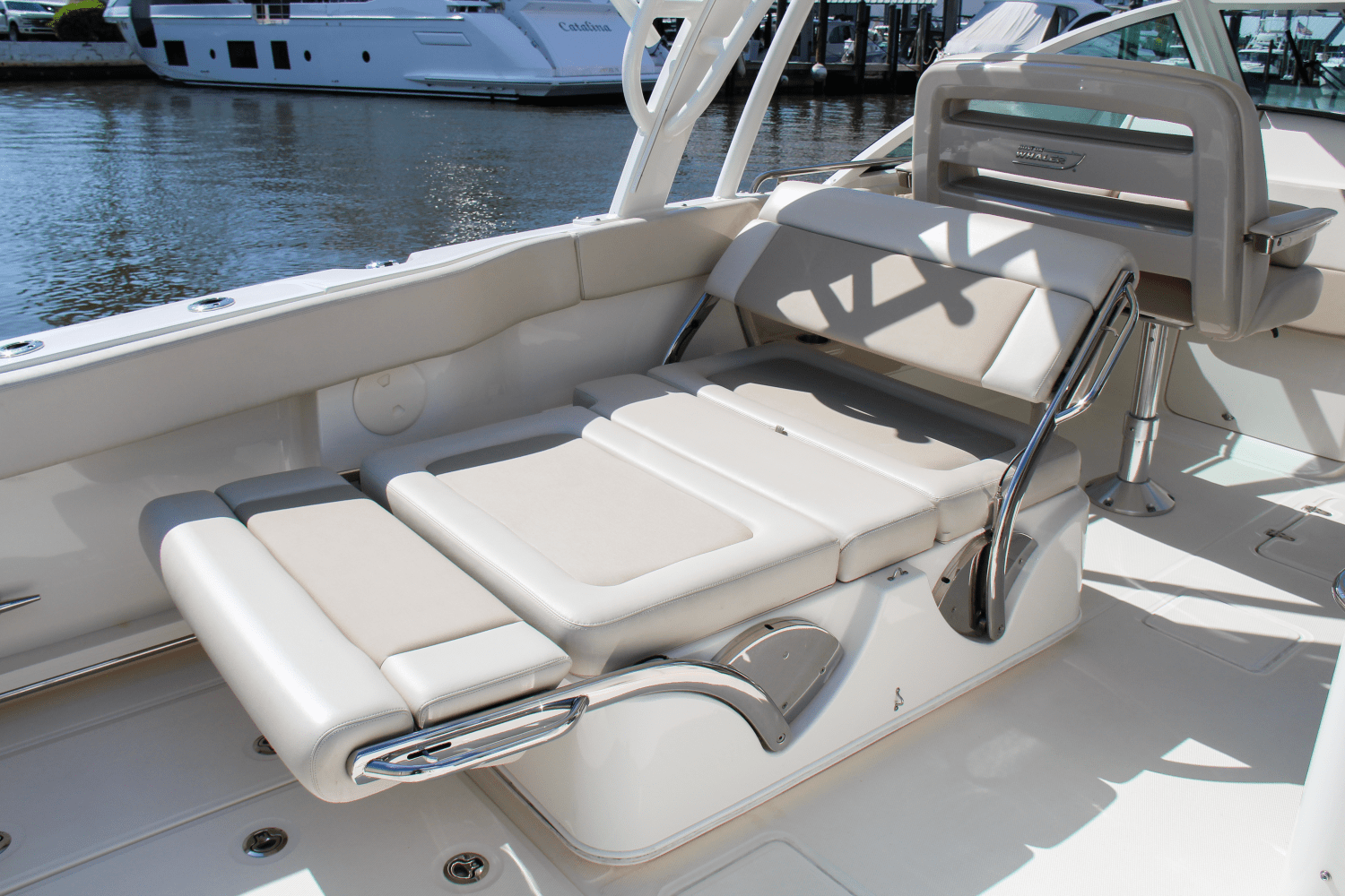 Slide: The Image of Boston Whaler 320 Vantage 2017 - 13