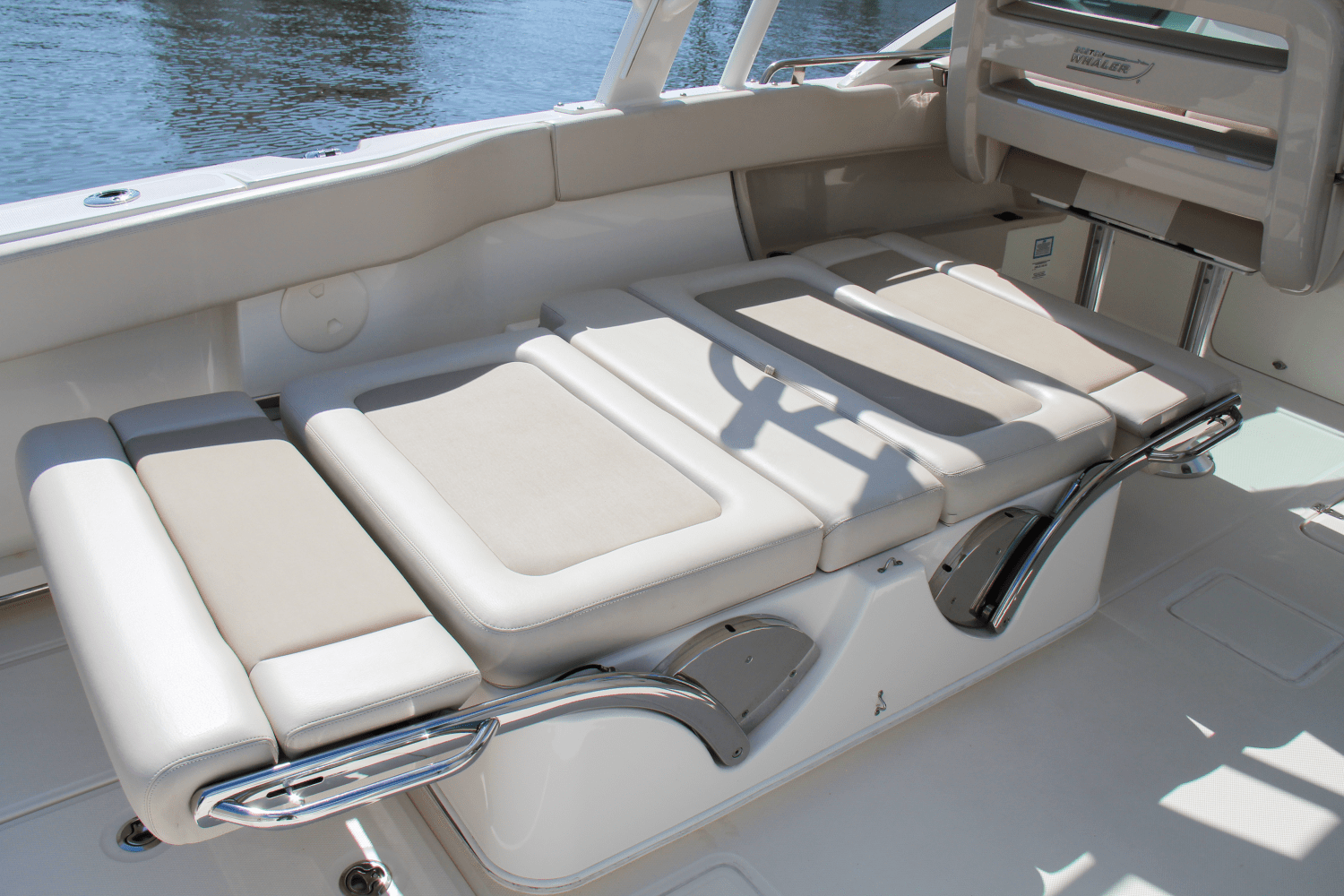 Slide: The Image of Boston Whaler 320 Vantage 2017 - 14