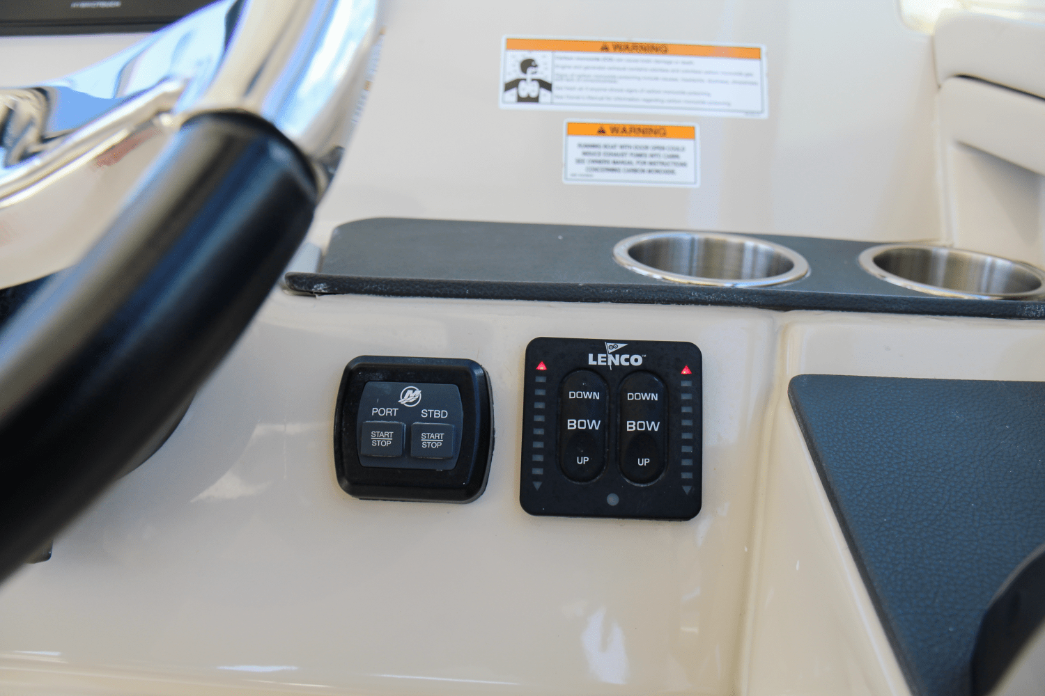 Slide: The Image of Boston Whaler 320 Vantage 2017 - 19