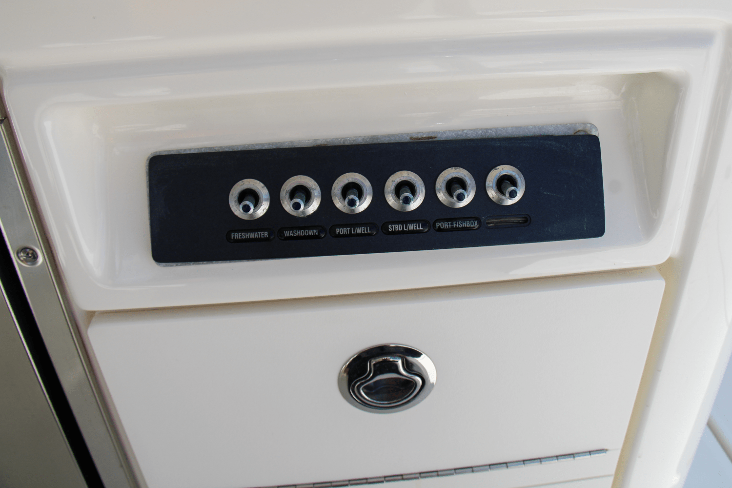 Slide: The Image of Boston Whaler 320 Vantage 2017 - 21