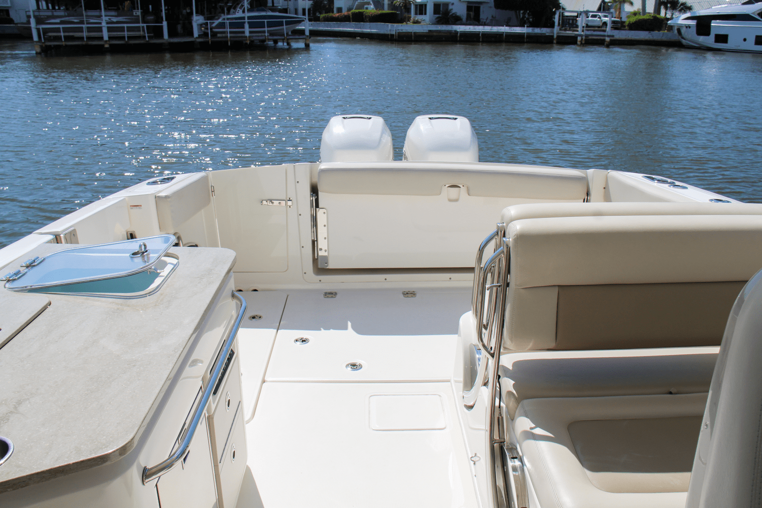 Slide: The Image of Boston Whaler 320 Vantage 2017 - 22