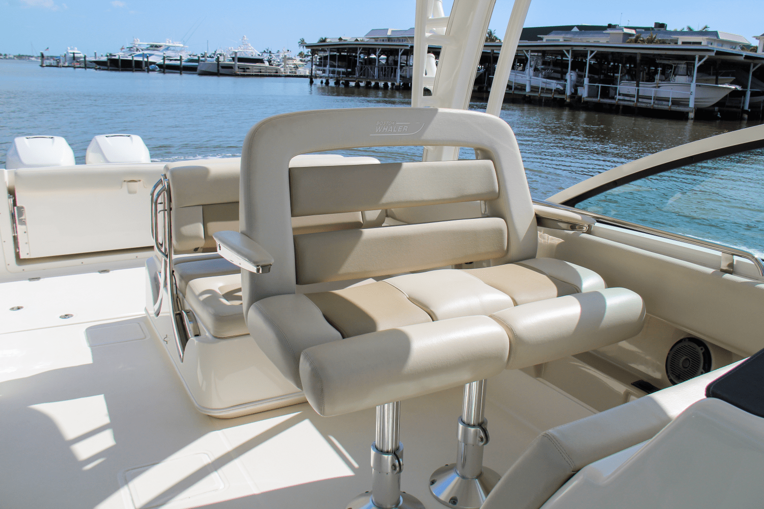 Slide: The Image of Boston Whaler 320 Vantage 2017 - 23