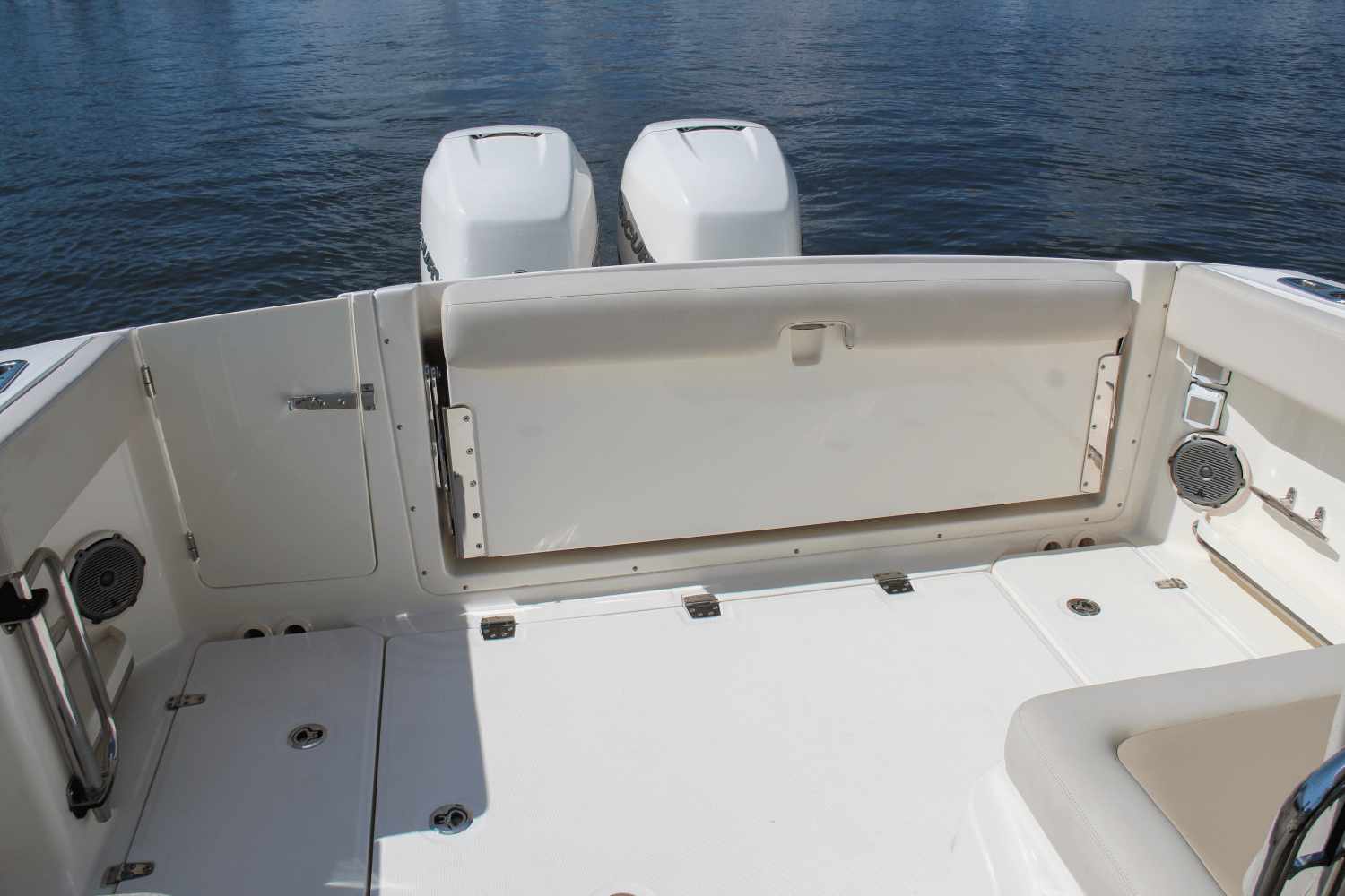 Slide: The Image of Boston Whaler 320 Vantage 2017 - 3