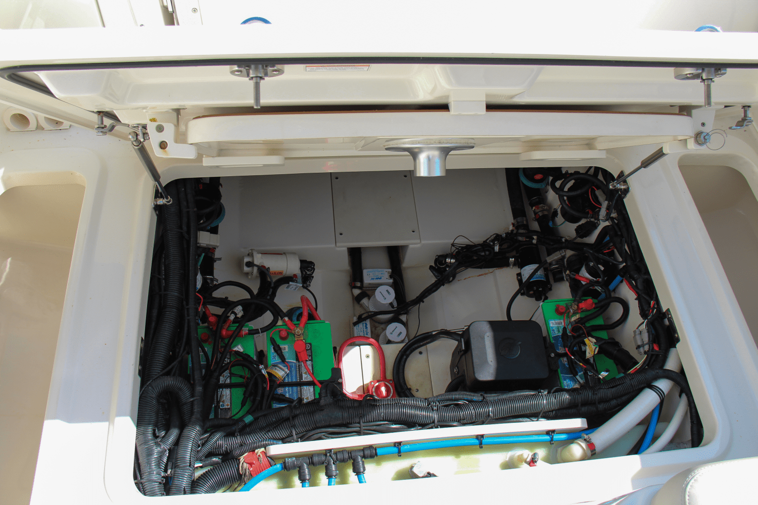 Slide: The Image of Boston Whaler 320 Vantage 2017 - 35