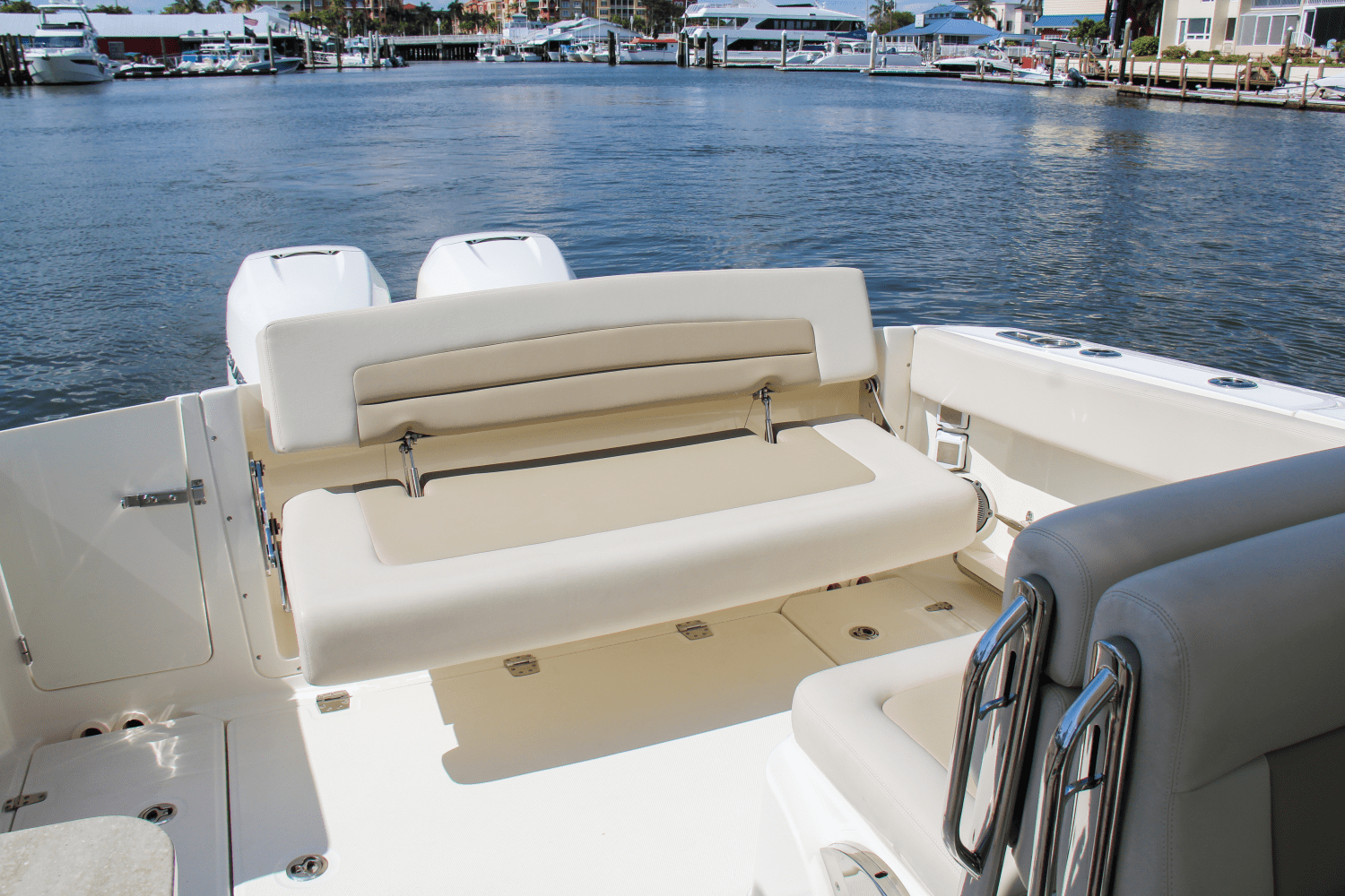 Slide: The Image of Boston Whaler 320 Vantage 2017 - 4
