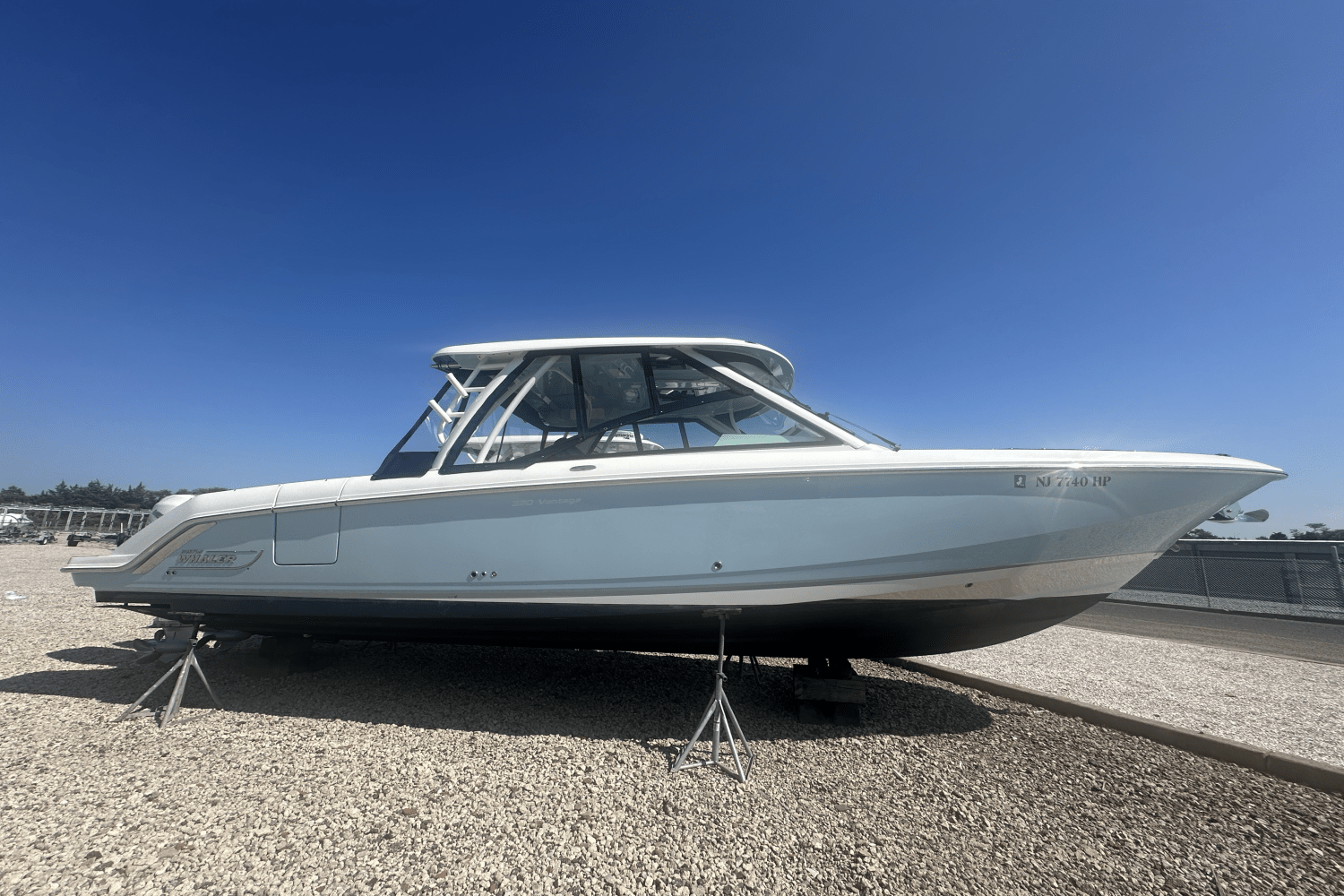 Slide: The Image of Boston Whaler 320 Vantage 2021 - 0