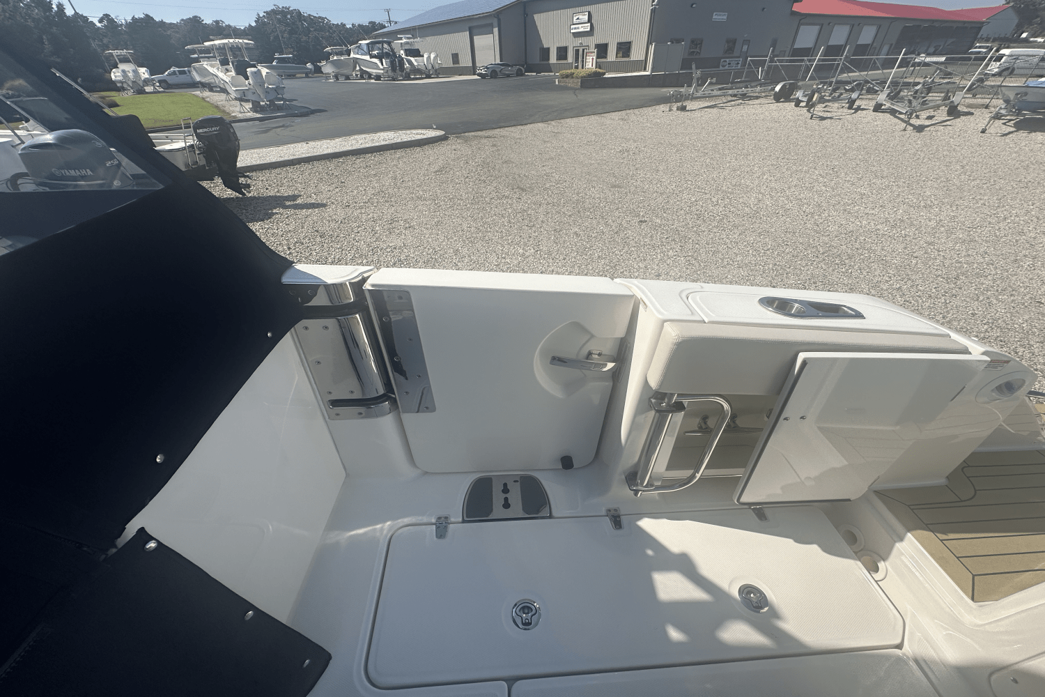 Slide: The Image of Boston Whaler 320 Vantage 2021 - 11