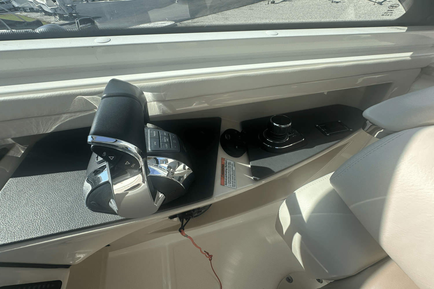Slide: The Image of Boston Whaler 320 Vantage 2021 - 21