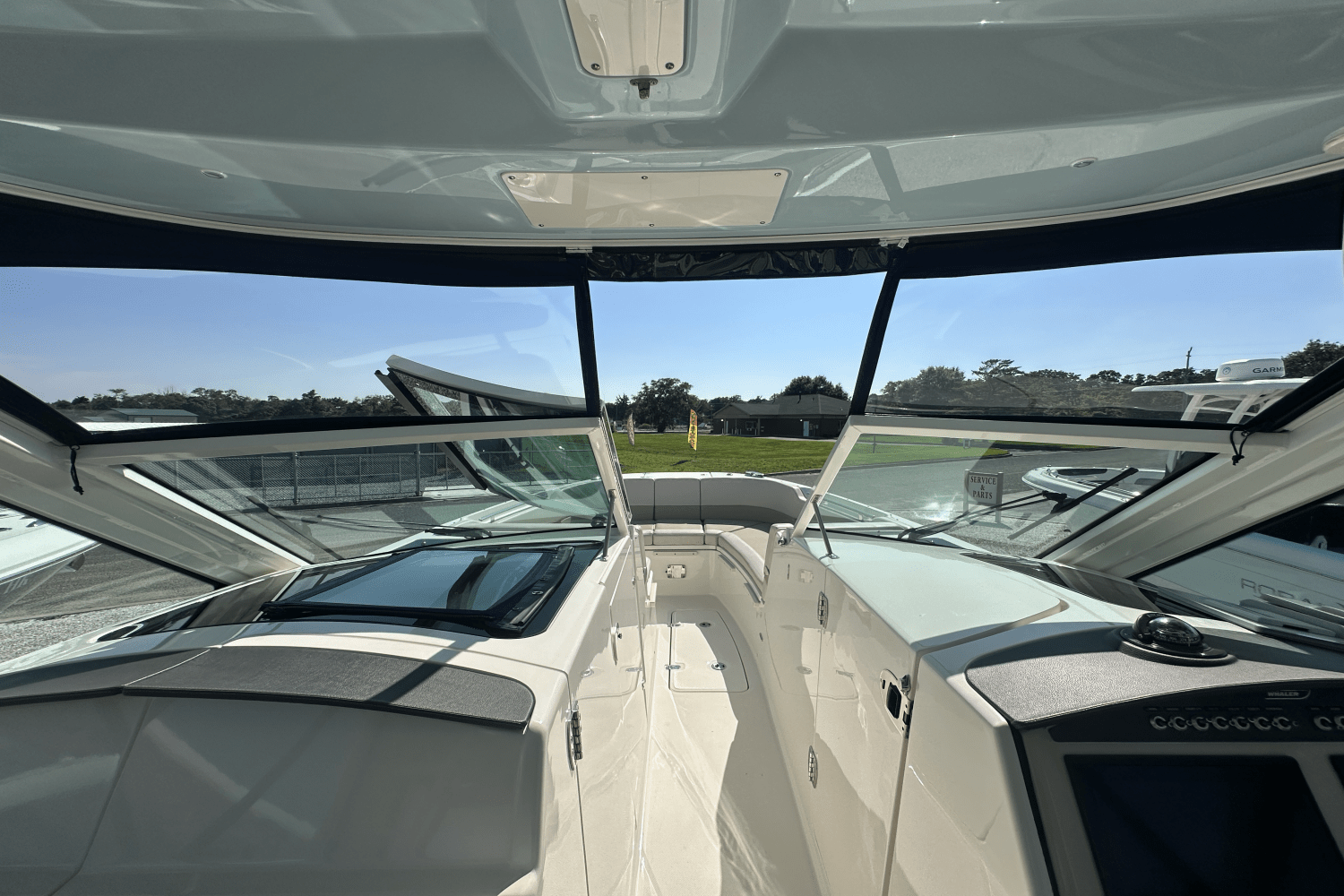 Slide: The Image of Boston Whaler 320 Vantage 2021 - 22