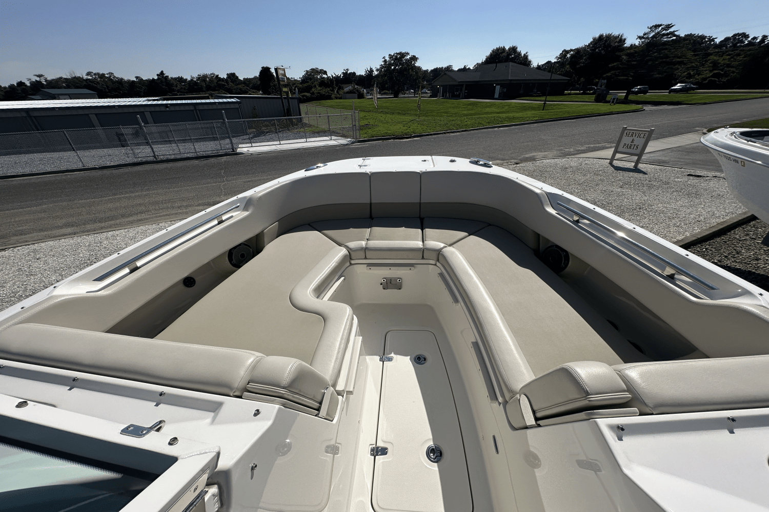 Slide: The Image of Boston Whaler 320 Vantage 2021 - 26