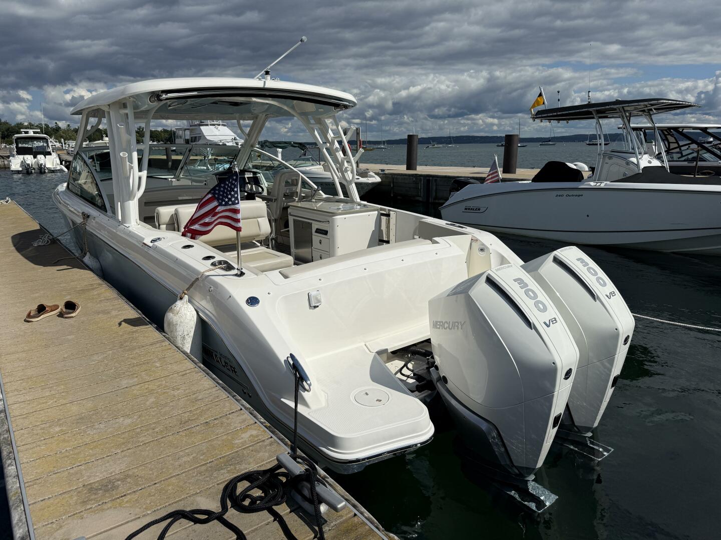 Slide: The Image of Boston Whaler 320 VANTAGE 2022 - 5678925