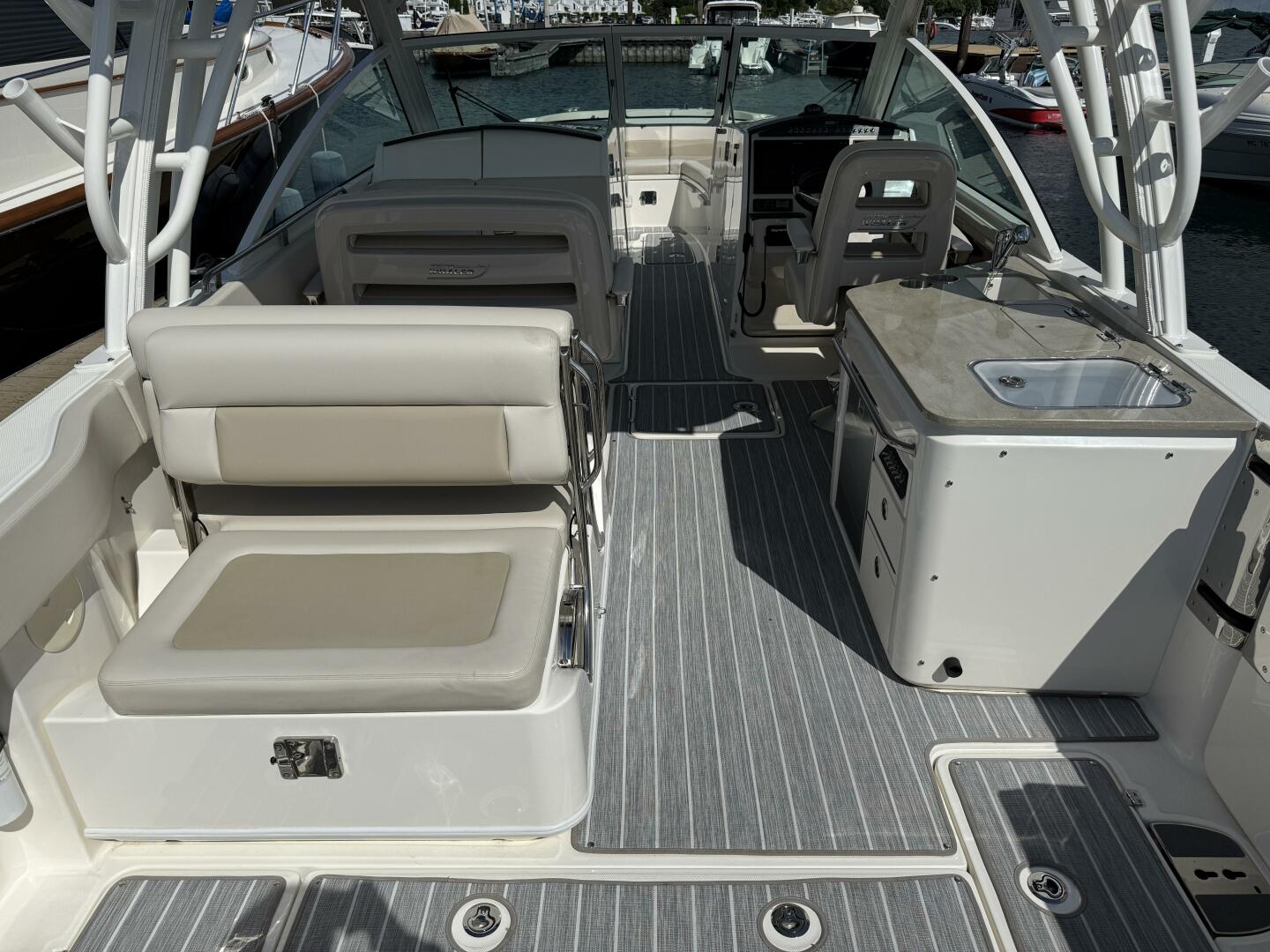 Slide: The Image of Boston Whaler 320 VANTAGE 2022 - 5678929