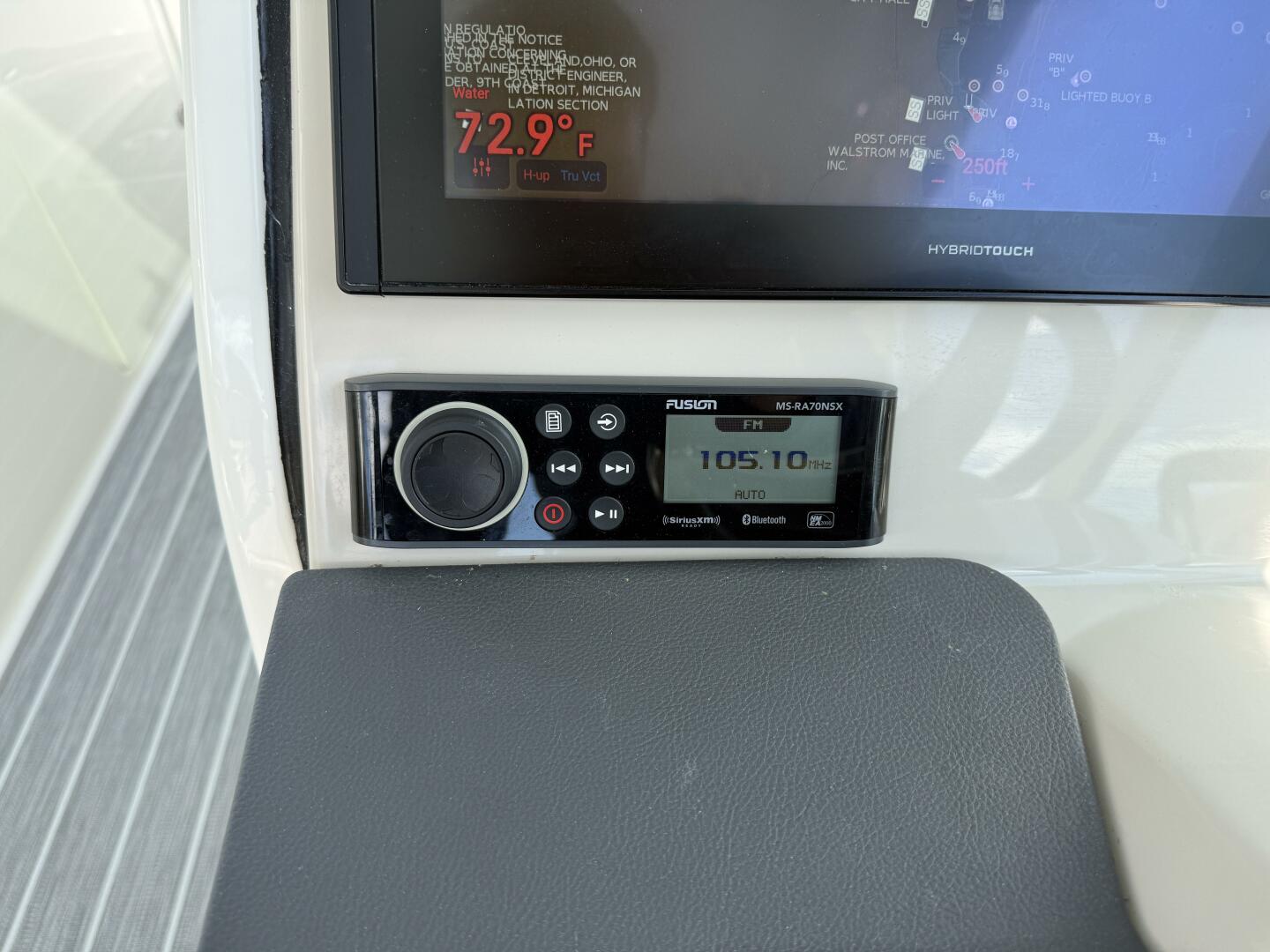 Slide: The Image of Boston Whaler 320 VANTAGE 2022 - 5678940