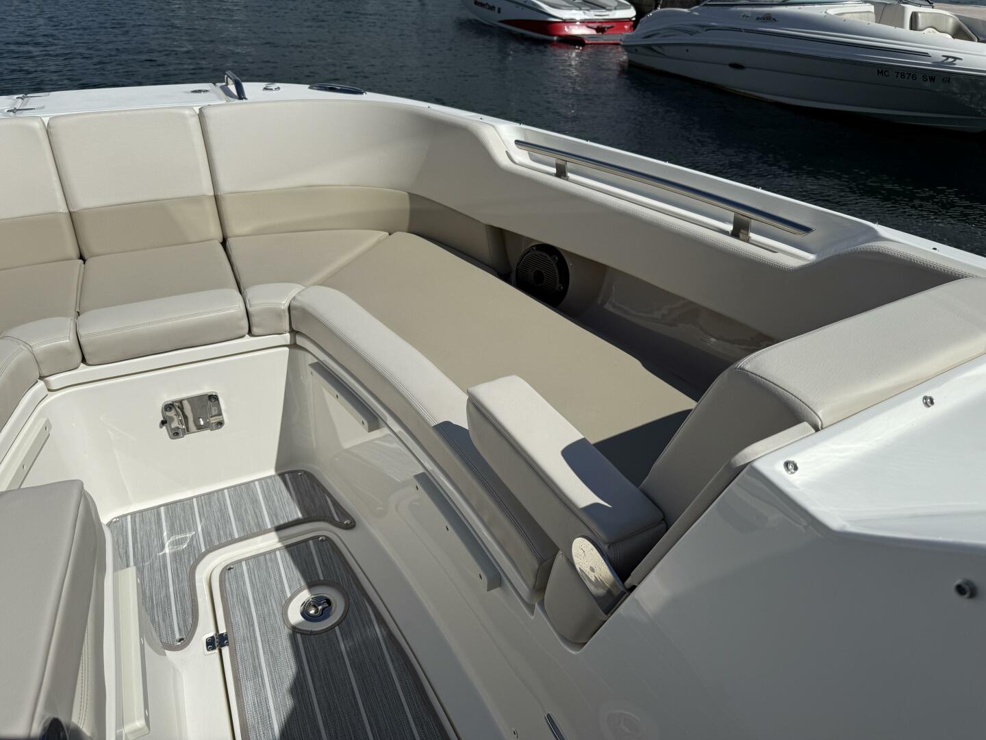 Slide: The Image of Boston Whaler 320 VANTAGE 2022 - 5678942