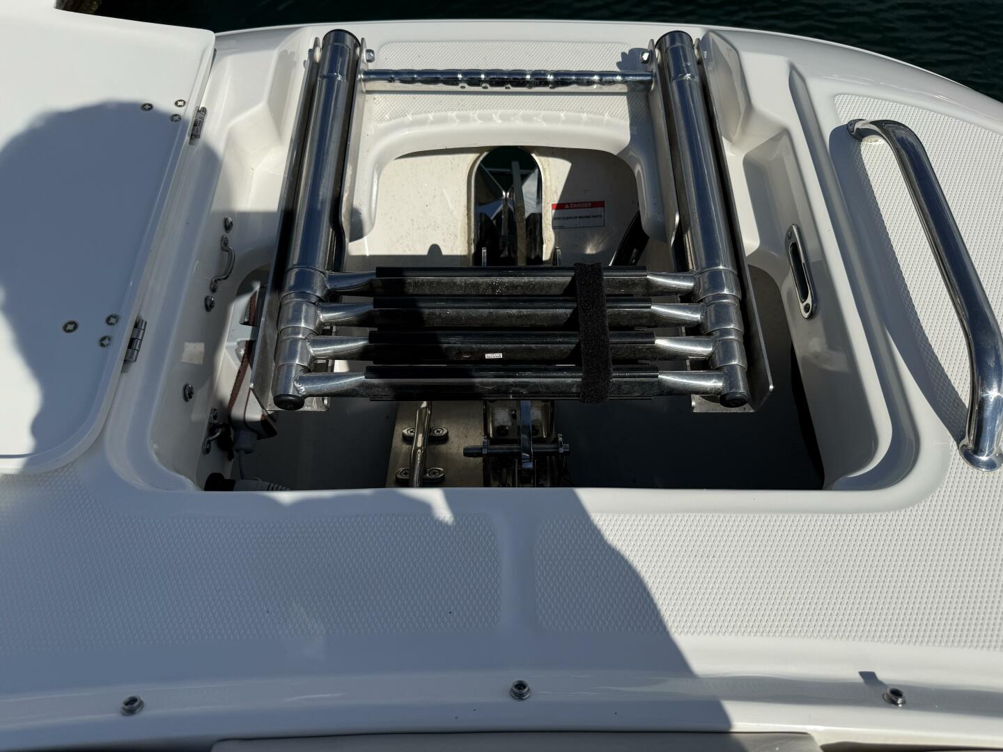 Slide: The Image of Boston Whaler 320 VANTAGE 2022 - 5678945