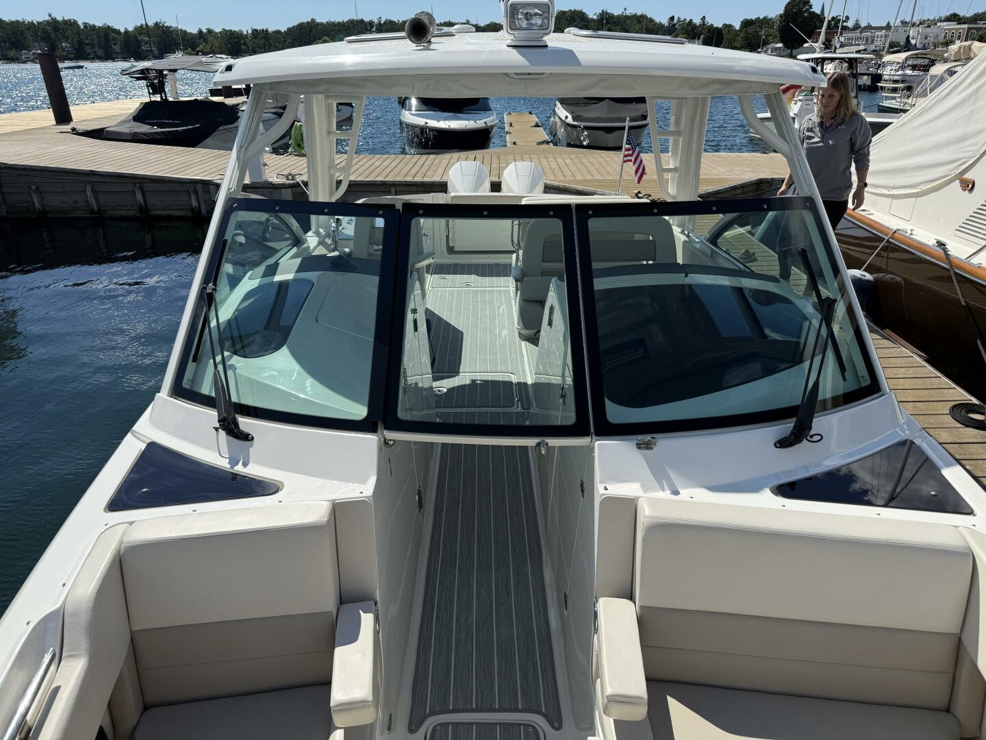 Slide: The Image of Boston Whaler 320 VANTAGE 2022 - 5678947