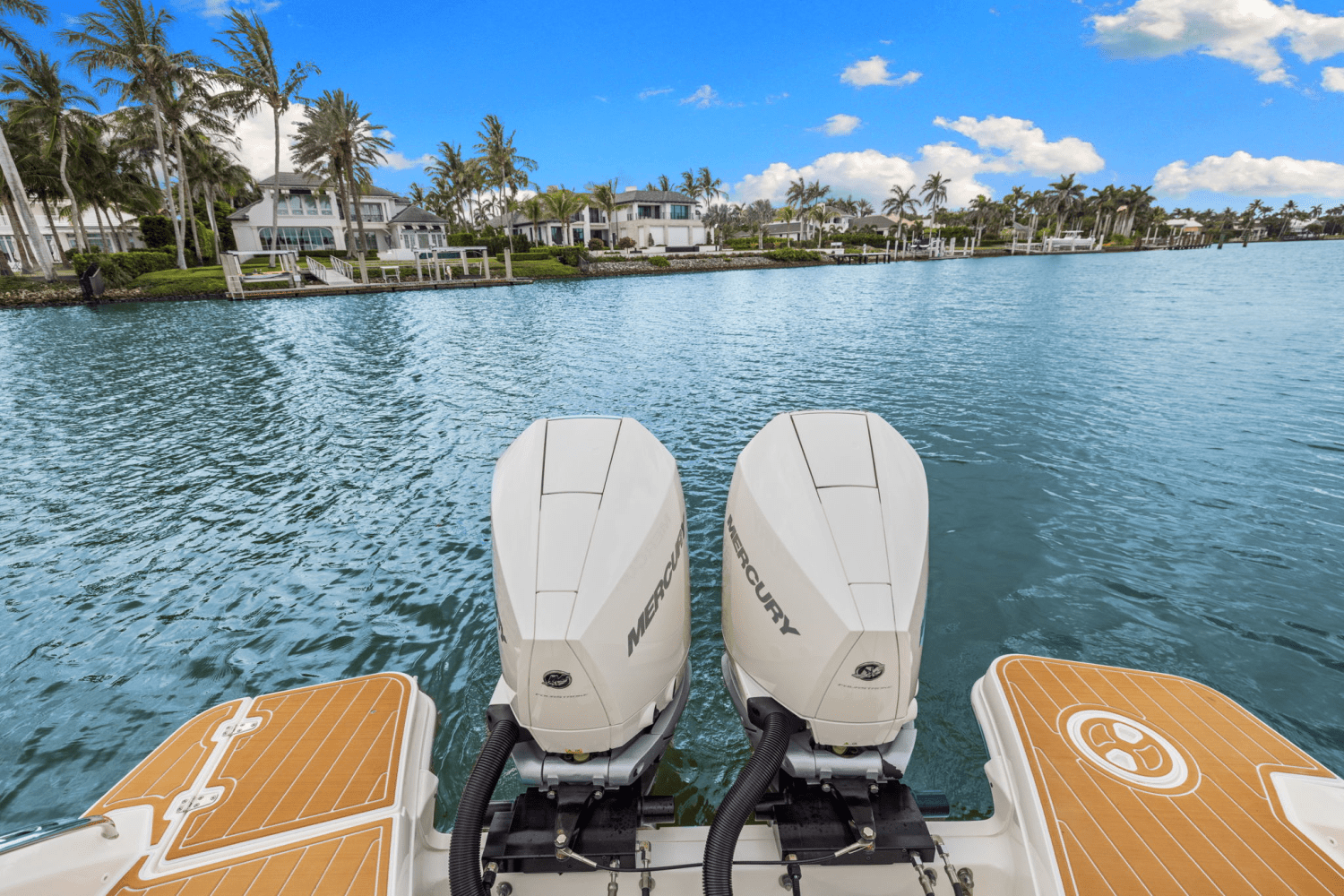 Slide: The Image of Boston Whaler 320 VANTAGE 2023 - 13