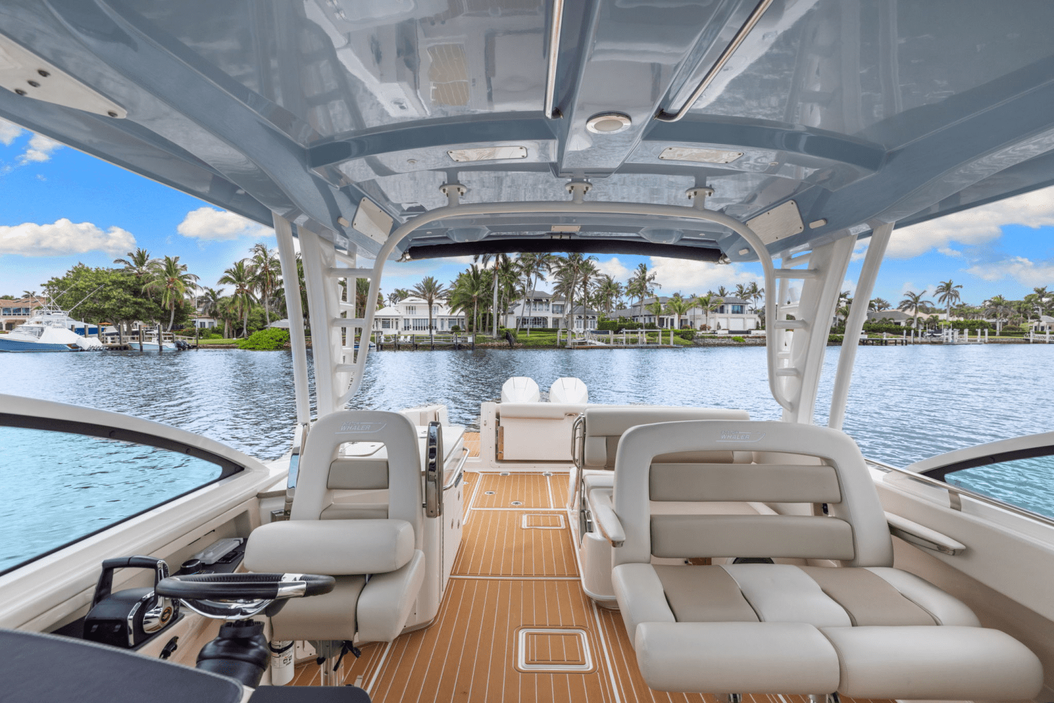 Slide: The Image of Boston Whaler 320 VANTAGE 2023 - 24