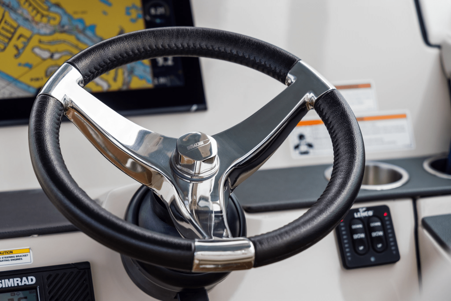 Slide: The Image of Boston Whaler 320 VANTAGE 2023 - 29