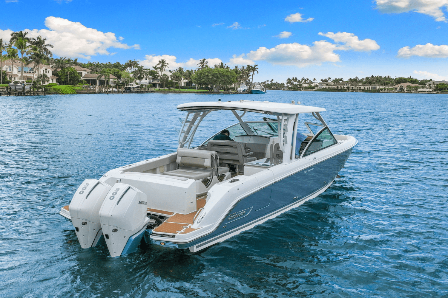 Slide: The Image of Boston Whaler 320 VANTAGE 2023 - 3