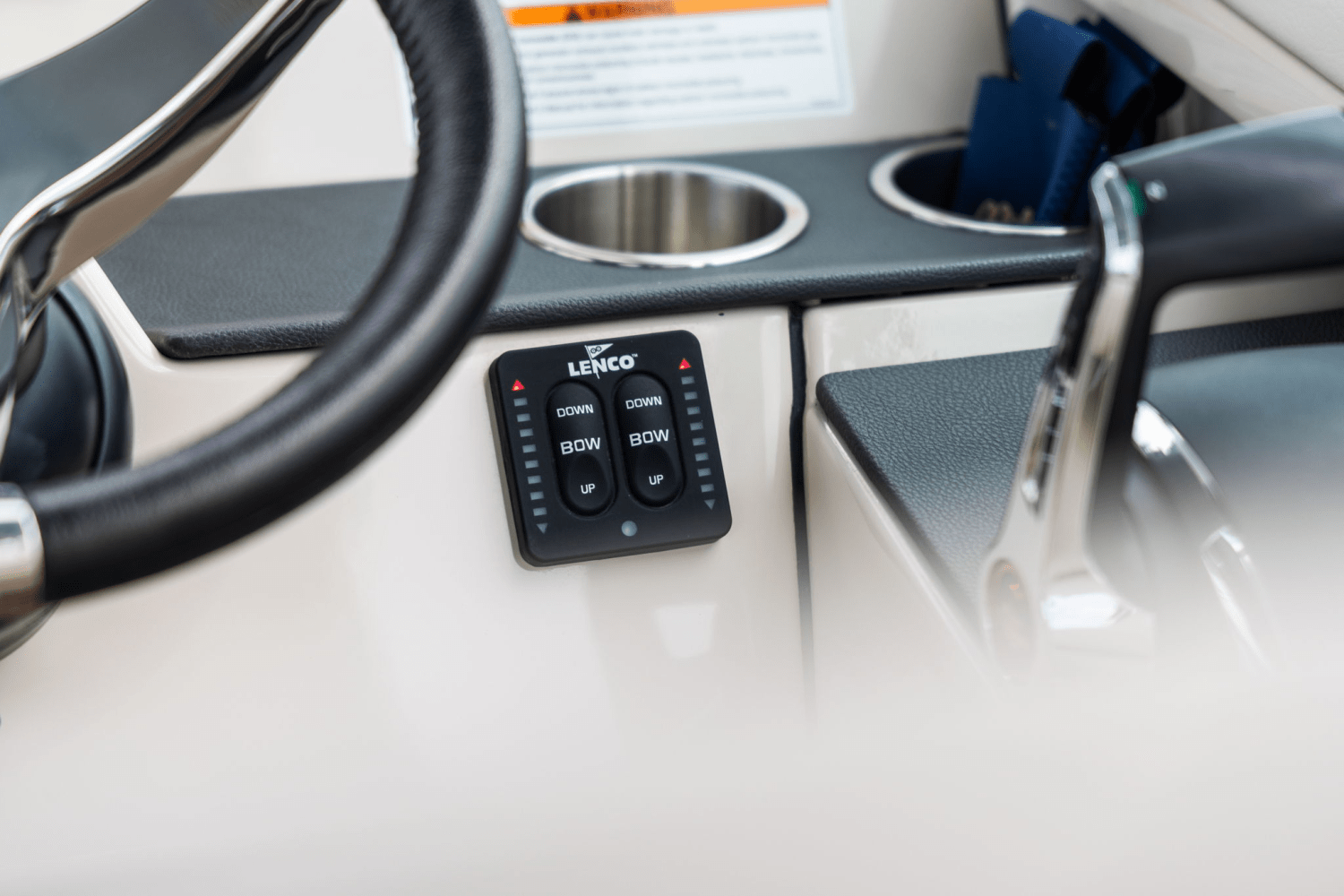 Slide: The Image of Boston Whaler 320 VANTAGE 2023 - 35