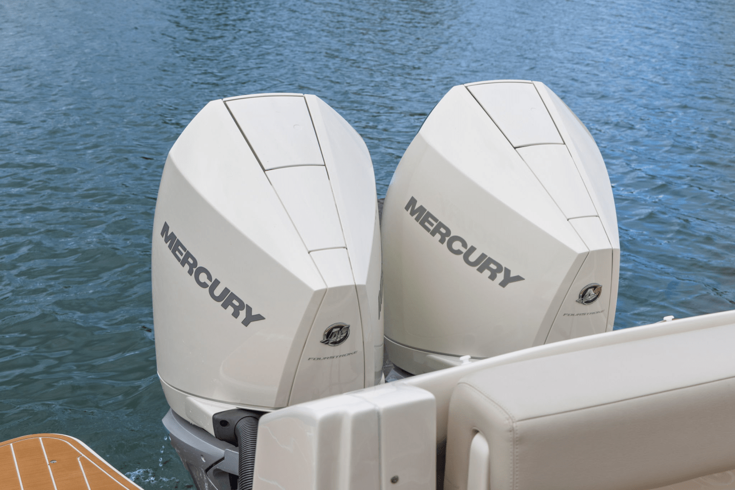 Slide: The Image of Boston Whaler 320 VANTAGE 2023 - 38