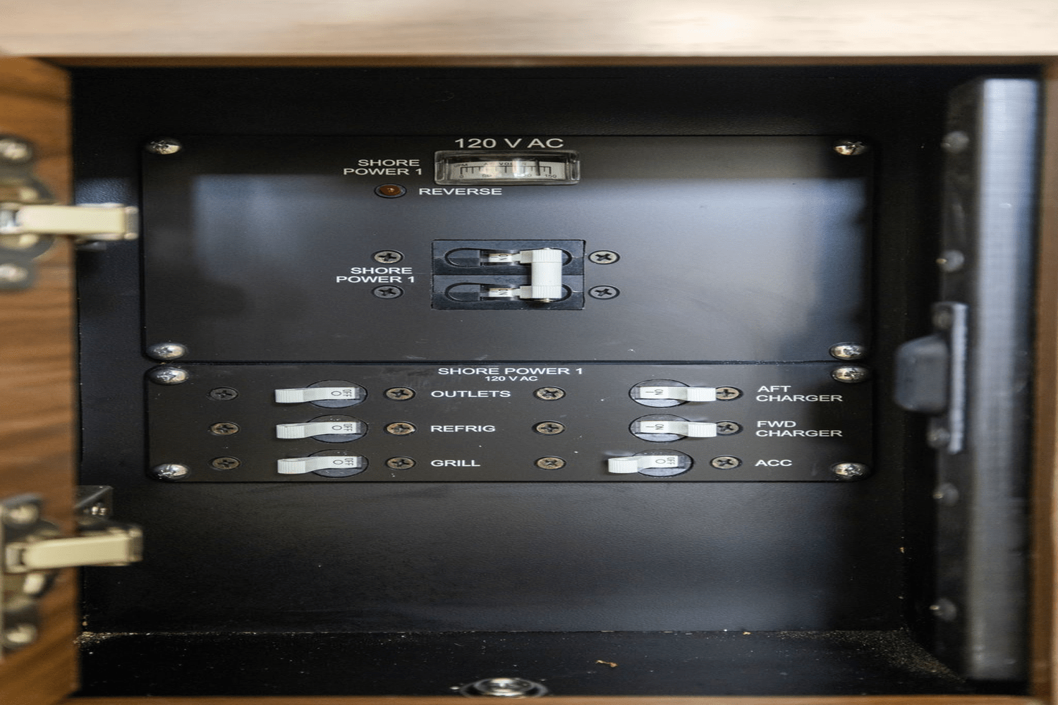 Slide: The Image of Boston Whaler 320 VANTAGE 2023 - 49