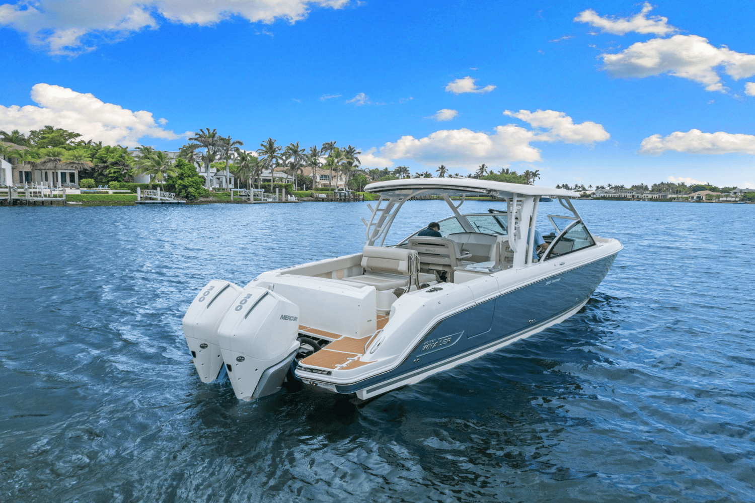 Slide: The Image of Boston Whaler 320 VANTAGE 2023 - 52