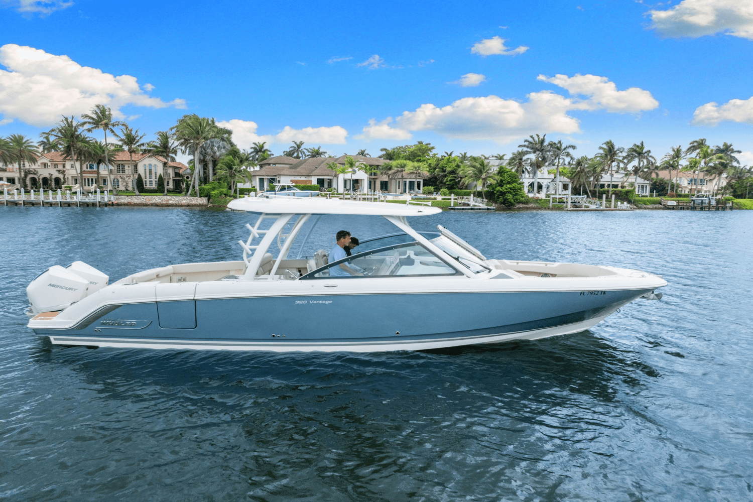 Slide: The Image of Boston Whaler 320 VANTAGE 2023 - 53